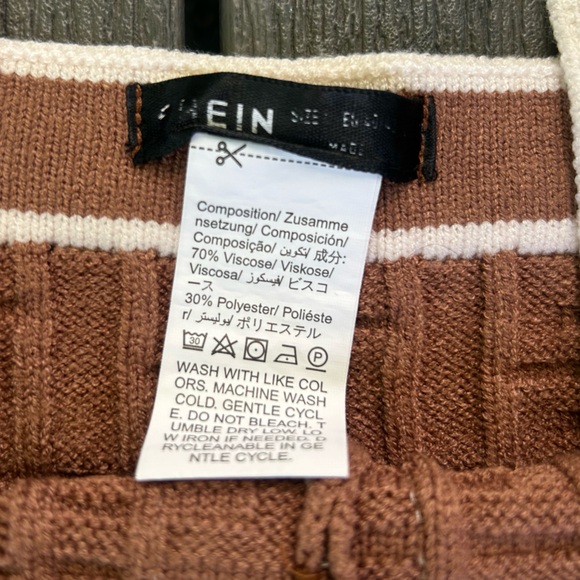 **SIZE L** Contrast Trim Button Detail Crop Knit Top (Chanel lookalike) rare - Picture 2 of 4